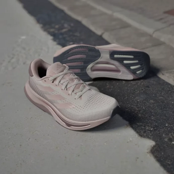 adidas Supernova Solution off white/sandy pink metallic/sandy pink (Damen)