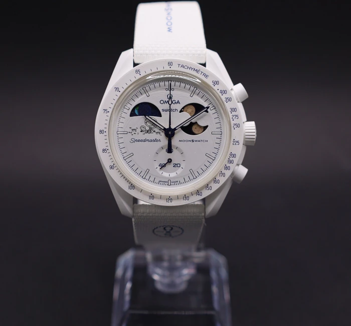 Swatch x Omega Mission to Earthphase SO33W701L
