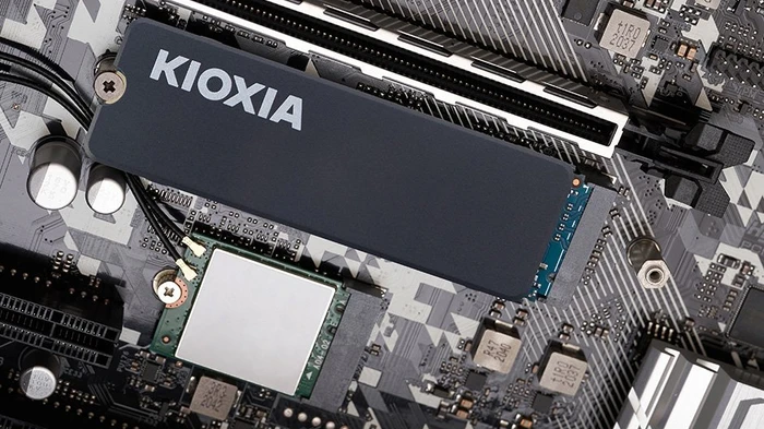 KIOXIA EXCERIA Heatsink SSD 4096GB, M.2 2280 / M-Key / PCIe 4.0 x4, Kühlkörper