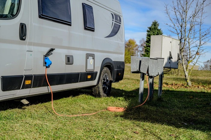 Brennenstuhl CEE Camping-Verlängerungskabel IP44 orange, mit CEE-Winkelkupplung und Schuko-Kombisteckdose, 10m