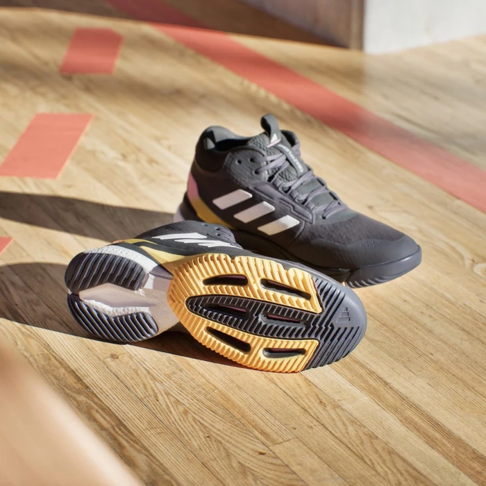 adidas Crazyflight 5 Mid aurora black/zero metallic/spark (Damen)
