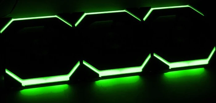 Lian Li Uni Fan SL120 RGB, schwarz, LED-Steuerung, Lüftersteuerung, 120mm, 3er-Pack