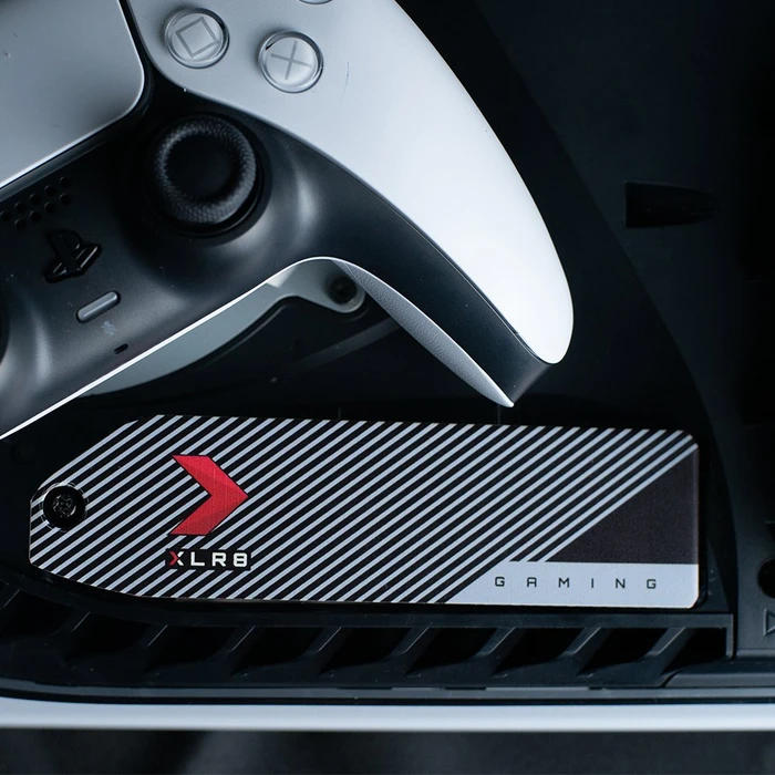 PNY XLR8 CS3140 SSD Gaming Kit Designed to Fit PS5 1TB, M.2 2280 / M-Key / PCIe 4.0 x4, Kühlkörper