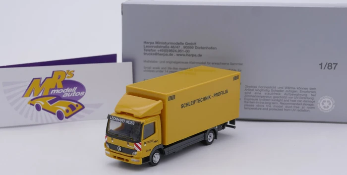Herpa Mercedes-Benz Atego '04 Koffer-LKW mit Ladebordwand
