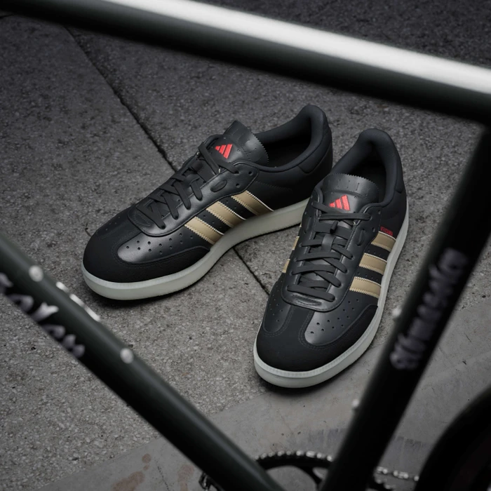 adidas Velosamba Leather core black/cyber metallic/pure ruby