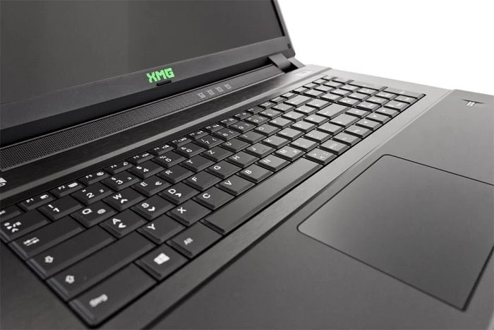 Schenker XMG P723-9EP Pro, Core i7-4700MQ, 16GB RAM, 120GB SSD, 1TB HDD, 2x Radeon HD 8970M, DE