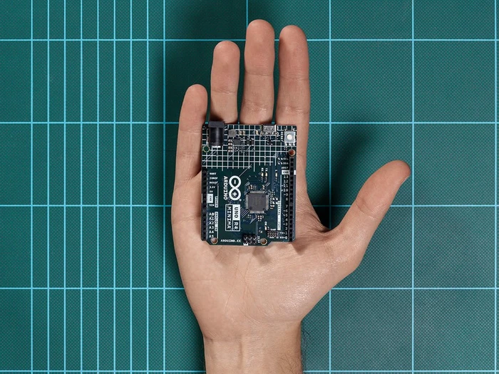 Arduino Uno Rev.4 SMD, Minima