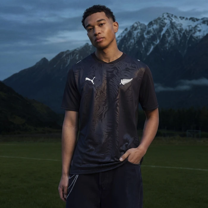 Puma FIFA WM 2026 Neuseeland Heimtrikot kurzarm puma black/puma silver (Herren)