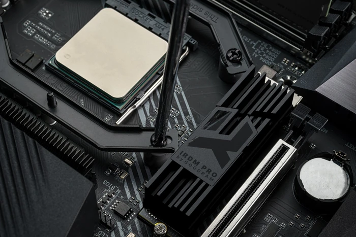 goodram SSD IRDM PRO M.2 1TB, M.2 2280 / M-Key / PCIe 4.0 x4, Kühlkörper