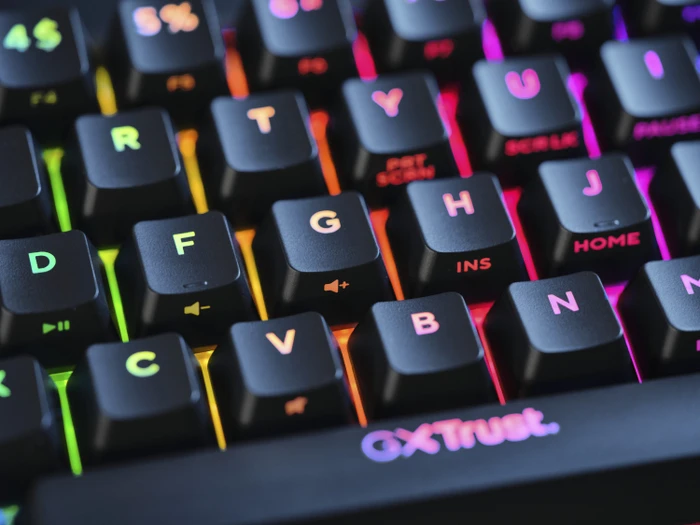 Trust Gaming GXT 867 Acira, 60%, schwarz, LEDs RGB, Outemu Red, USB, US