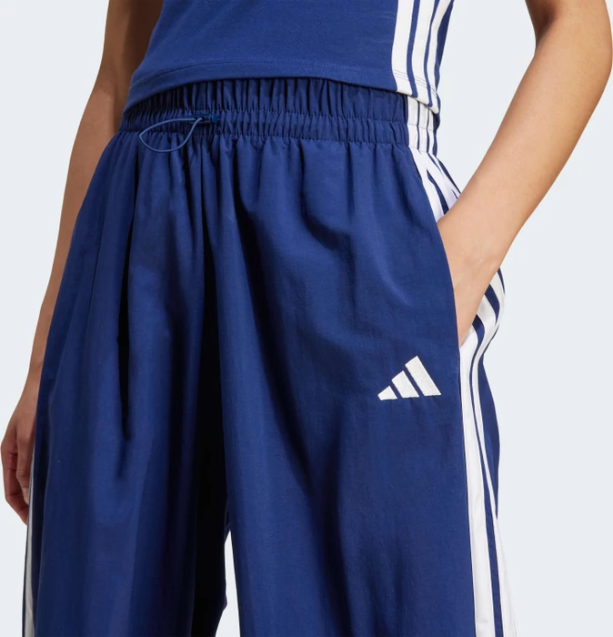 adidas Essentials 3-Streifen Lifestyle Woven Parachute Trainingshose lang dark blue/white (Damen)