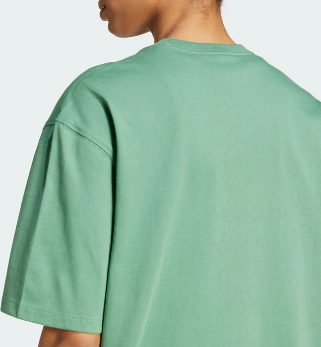 adidas Essentials Boyfriend T-Shirt kurzarm preloved green (Damen)