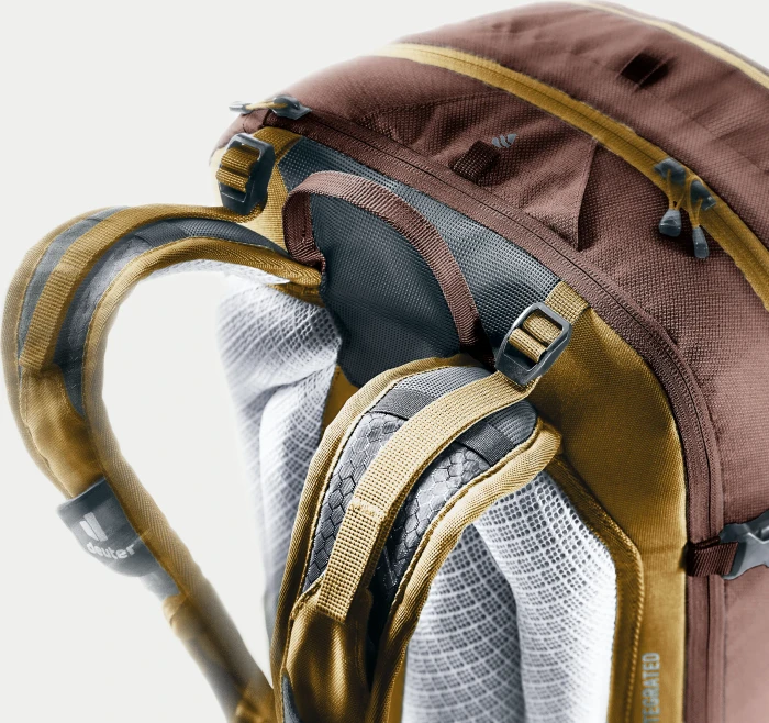 Deuter Attack 18 SL raisin/almond