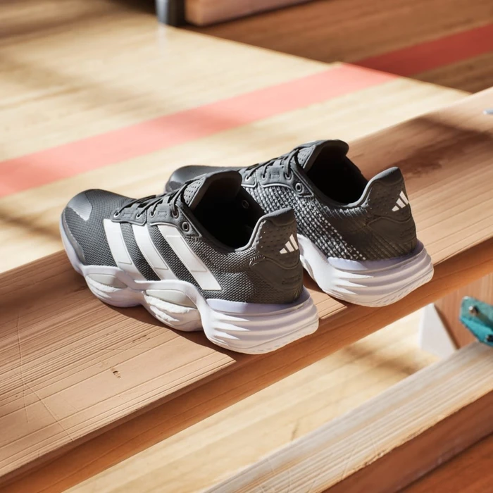 adidas Stabil 16 Indoor core black/cloud white