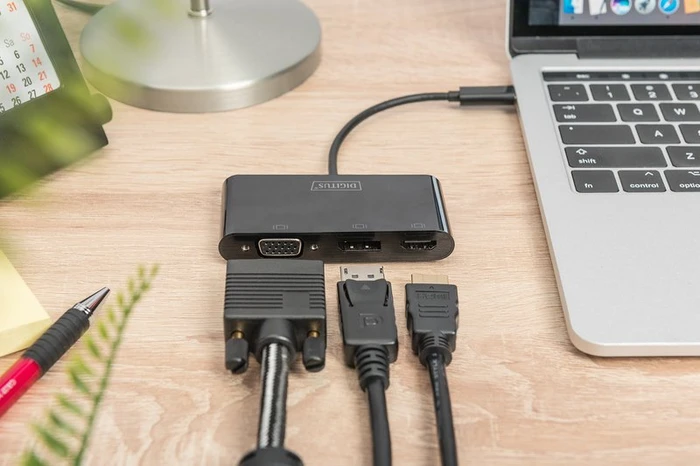 Digitus USB-C 3in1 Triple Monitor Adapter, USB-C auf HDMI/DisplayPort/VGA, schwarz