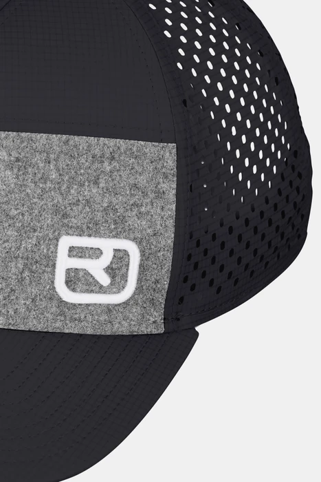 Ortovox Logo Air Trucker Kappe black raven