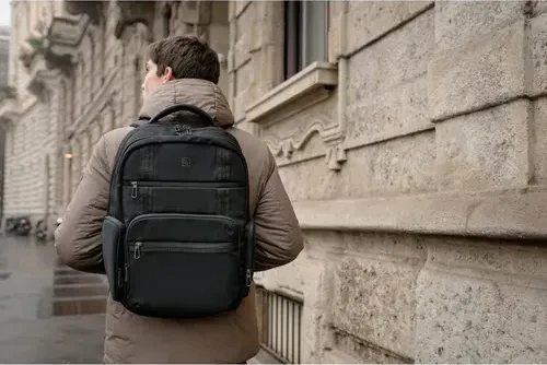 Tucano Sole Gravity AGS Rucksack für MacBook Pro 16", Laptop 17" schwarz