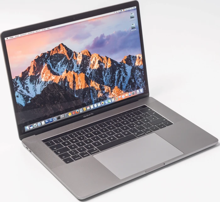 Apple MacBook Pro 15.4", Space Gray, Core i7-7820HQ, 16GB RAM, 512GB SSD, Radeon PRO 560, DE [2017]