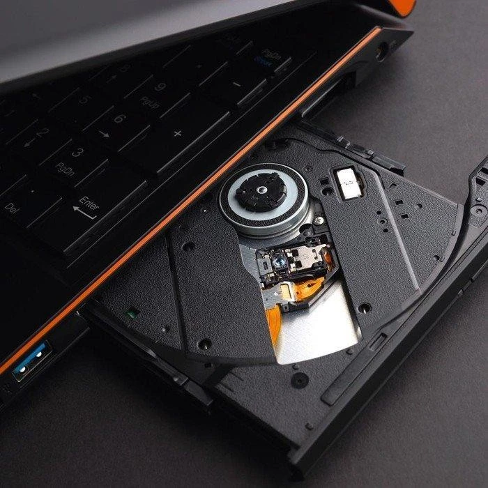 GIGABYTE P55W v4, Core i7-5700HQ, 8GB RAM, 128GB SSD, 1TB HDD, GeForce GTX 970M, DE