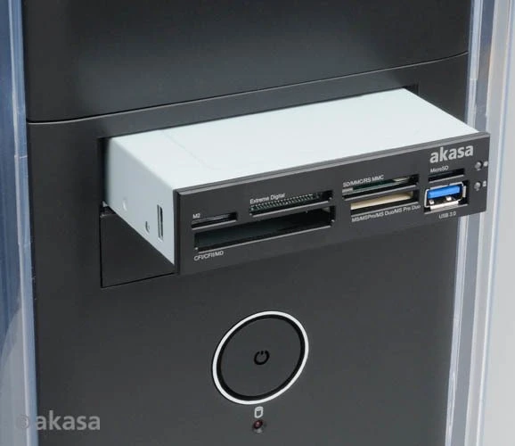 Akasa Internal Multi-Slot-Cardreader, USB 2.0 9-Pin Stecksockel [Stecker]