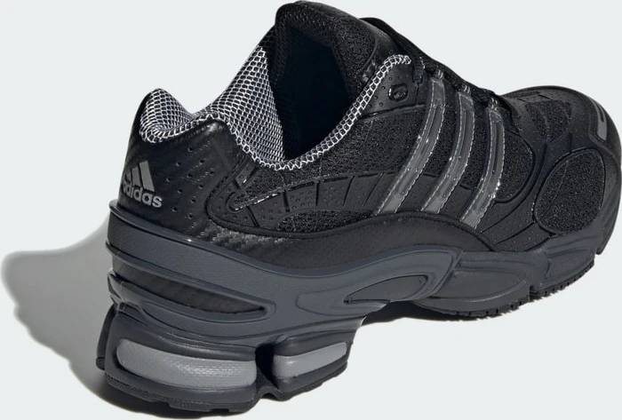 adidas OZWEEGO Pro core black/iron metallic/grey six
