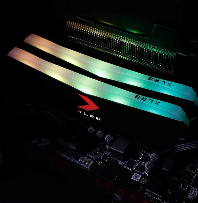 PNY XLR8 Gaming Epic-X RGB UDIMM 8GB, DDR4-3200, CL16-18-18-36