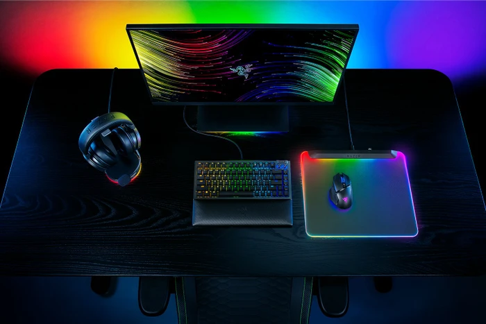 Razer Firefly V2 Pro - Fully Illuminated RGB Gaming Mouse Mat, schwarz