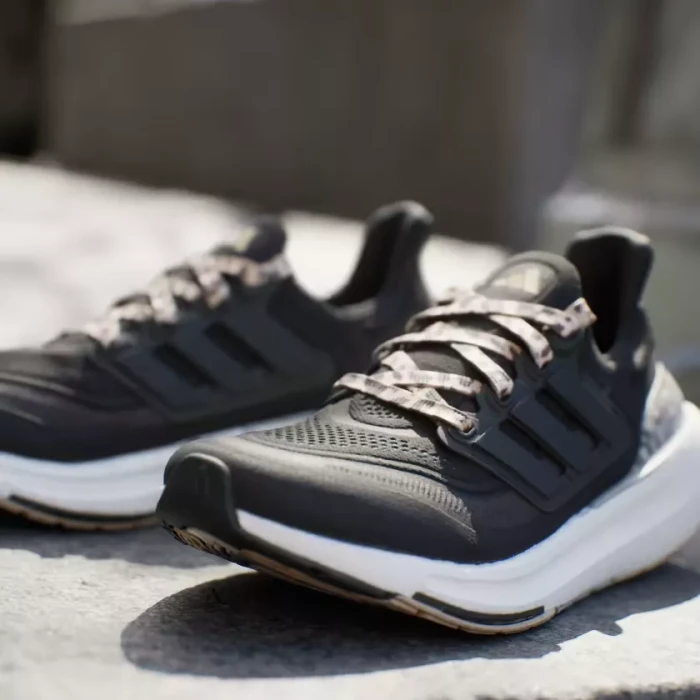 adidas Ultraboost Light core black/magic beige (Damen)