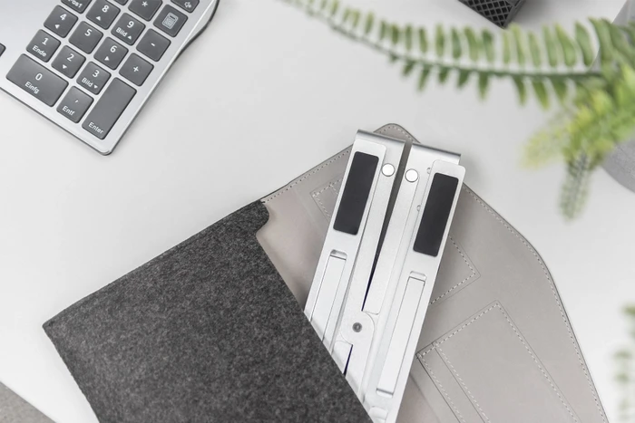 Digitus variabler Notebook-Ständer mit integriertem USB-C Hub, 10-17", USB-C 3.0 [Stecker]