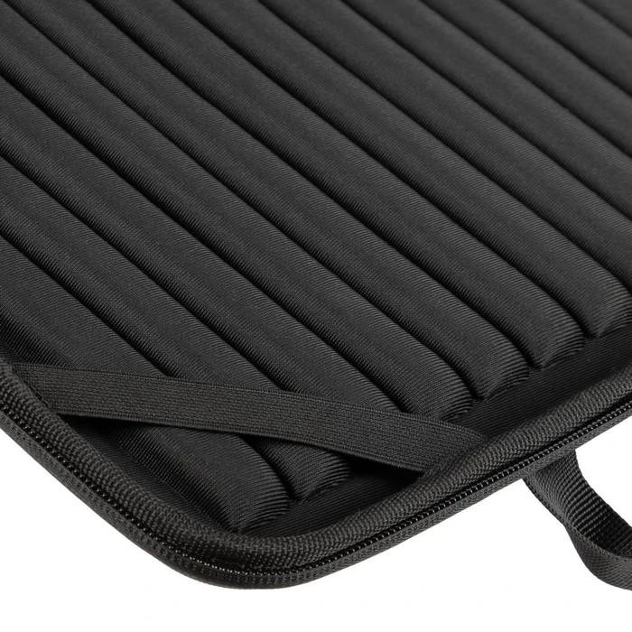 RivaCase 5130 Antishock Hardshell Case für MacBook Air 15 und Laptops bis 14", schwarz