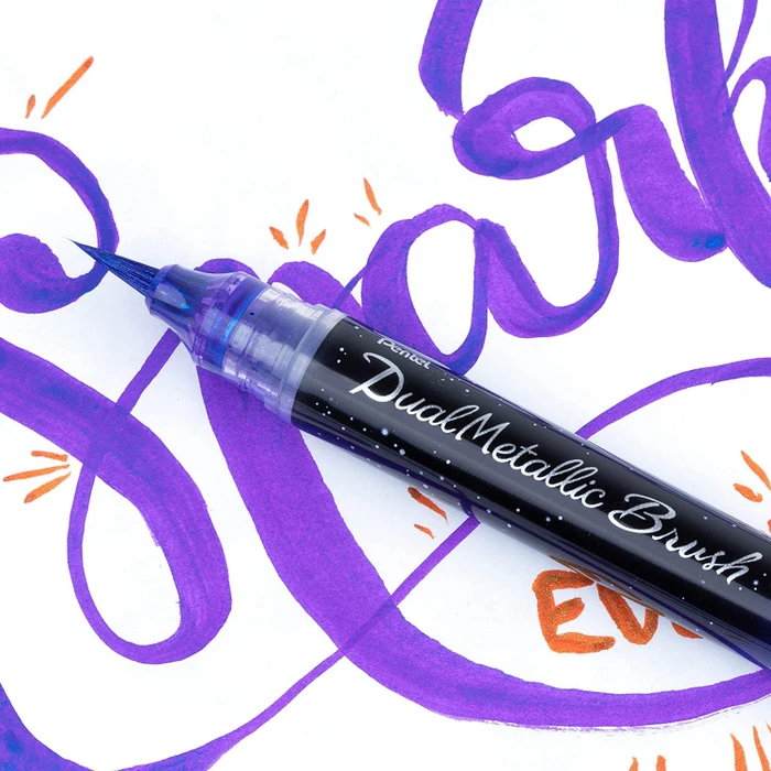 Pentel Dual Metallic Brush XGFH-D Glitzertinte Pinselstift violett metallic/blau metallic, Blister (XGFH-DVX) – Bild 5 von 7