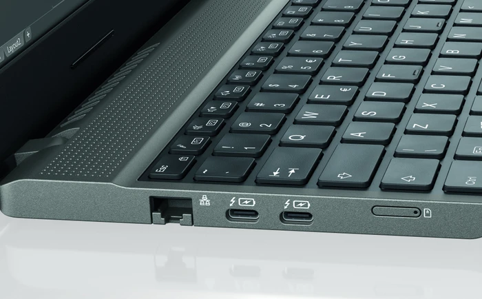 Fujitsu Celsius H5511, Core i7-1165G7, 16GB RAM, 512GB SSD, T500, LTE, DE