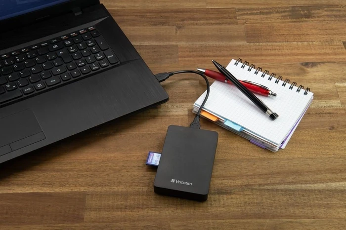 Verbatim Store 'n' Go Portable HDD 1TB mit SD-Kartenleser + 16GB SD-Karte, USB 3.0