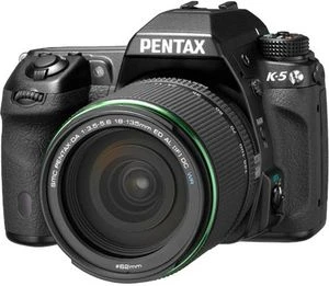Pentax K-5 schwarz mit Objektiv smc DA 18-55mm 3.5-5.6 AL WR