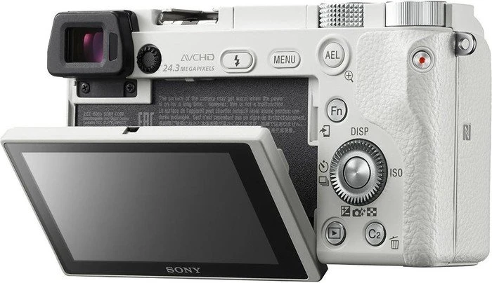 Sony Alpha 6000 weiß mit Objektiv E PZ 16-50mm 3.5-5.6 OSS