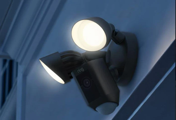 Ring Floodlight Cam Wired Plus, schwarz