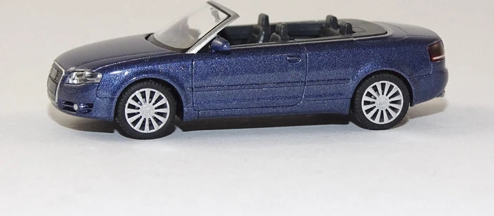 Wiking Audi A4 Cabrio offen fliederblau metallic