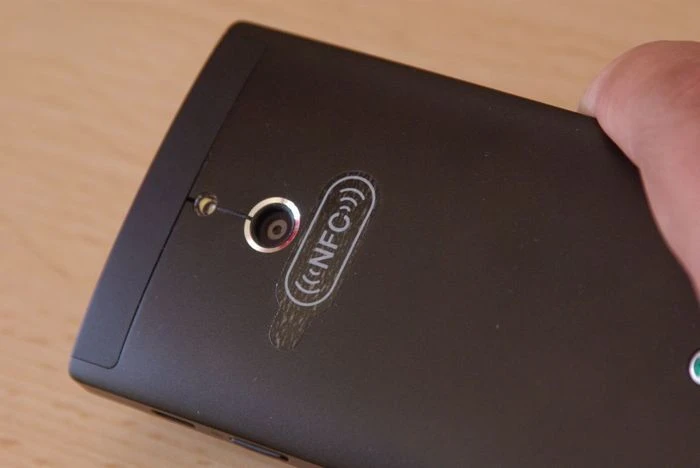 Sony Xperia P schwarz