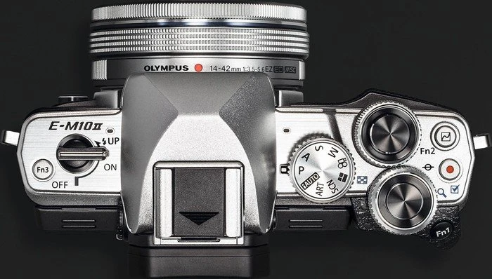Olympus OM-D E-M10 Mark II silber mit Objektiv Fremdhersteller