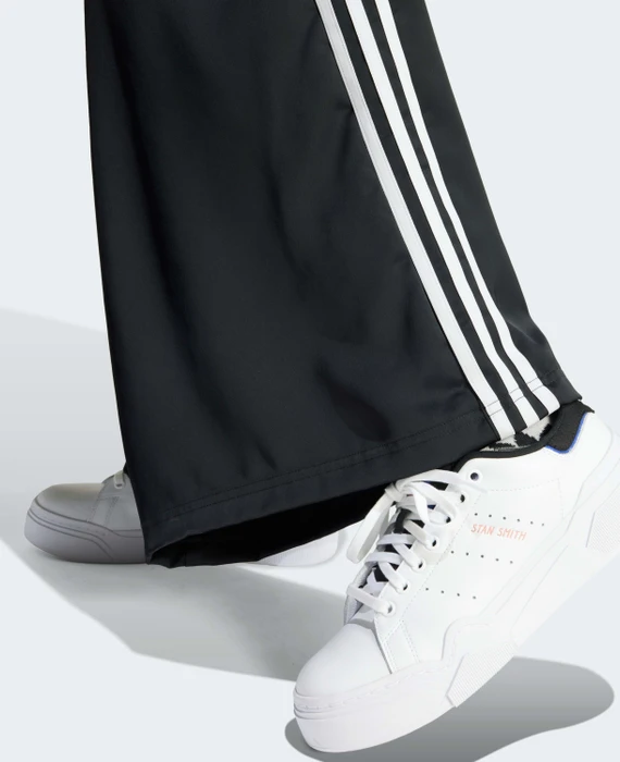 adidas Adicolor Satin Wide Leg Trainingshose lang schwarz (Damen)