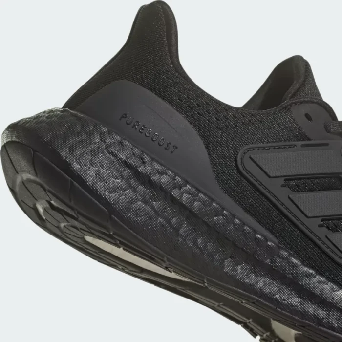 adidas Pureboost 23 core black/carbon (Damen)