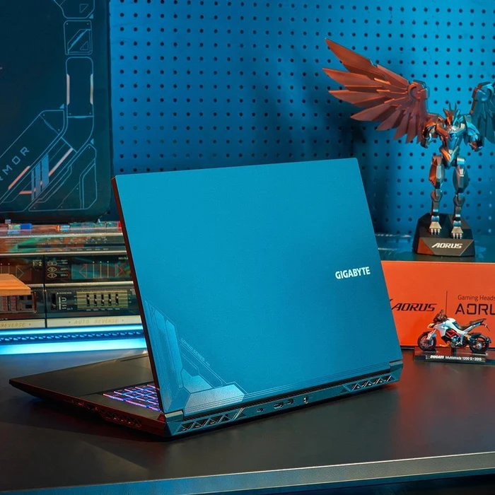 GIGABYTE G5, Core i5-12500H, 8GB RAM, 512GB SSD, GeForce RTX 3050, DE