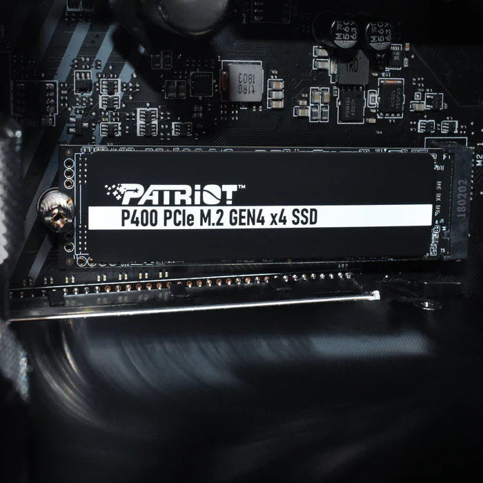 Patriot P400 512GB, M.2 2280 / M-Key / PCIe 4.0 x4, Kühlkörper