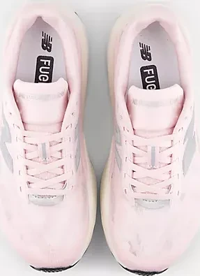 New Balance FuelCell Rebel v5 pink granite/silver metallic/linen (Damen)