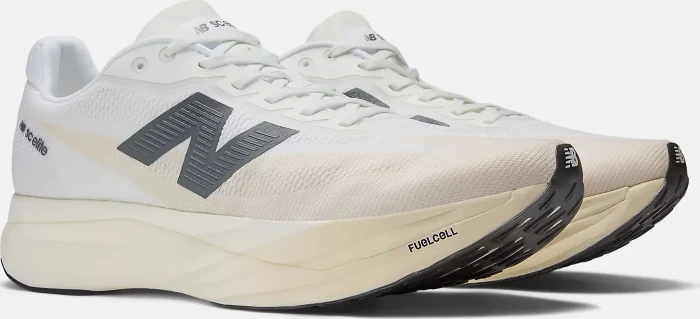 New Balance FuelCell SuperComp Elite v5 linen/sea salt/shipyard (Herren)