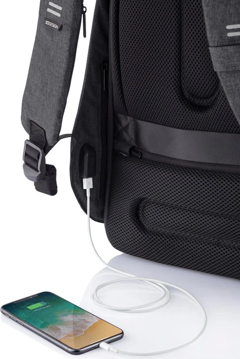 XD Design 17" Bobby Hero XL Rucksack, schwarz