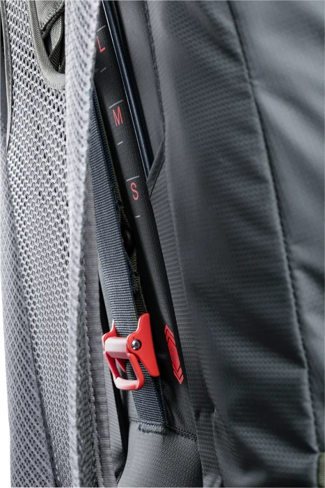 Deuter Futura Air Trek 50+10 black/graphite