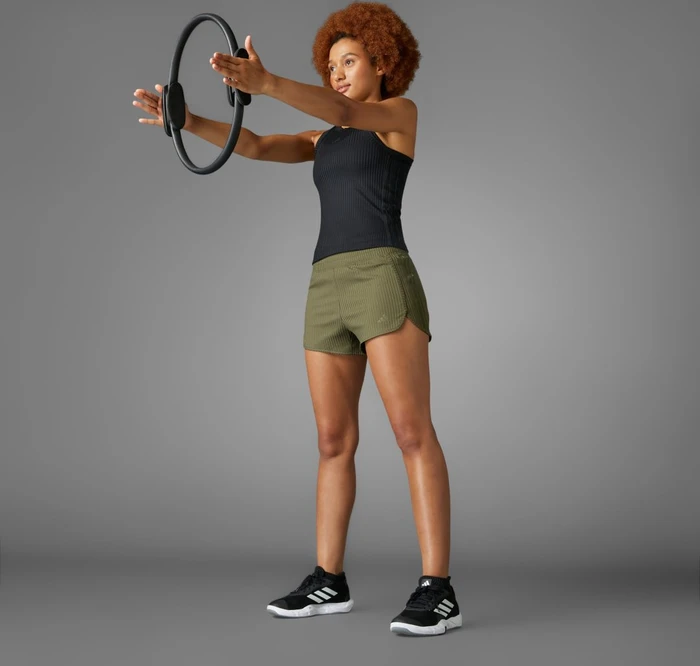 adidas Pacer All Gym Seasonal Rib High-Rise Tonal 3-Streifen Shorts olive strata (Damen)