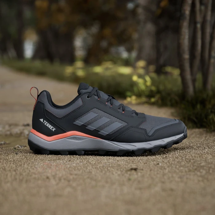 adidas Tracerocker 2.0 grey six/grey four/impact orange (Herren)