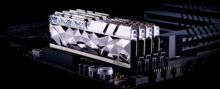 G.Skill Trident Z Royal Elite silber UDIMM 64GB Kit, DDR4-3600, CL16-19-19-39